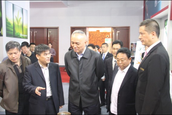 2011年10月23日上午，浙江省委常委、省委組織部部長蔡奇蒞臨海外海會展中心參